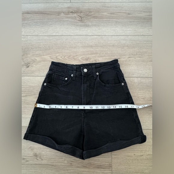 H&M Black Jean Shorts High-Waisted Relaxed Fit 🖤 - Picture 4 of 7